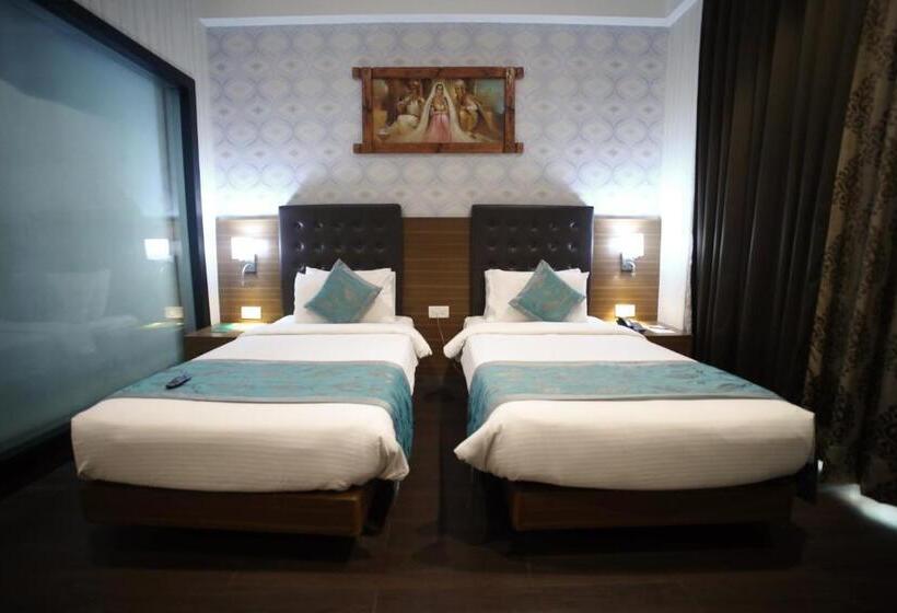 Номер Deluxe, The Byke Suraj Plaza Pure Veg, Thane