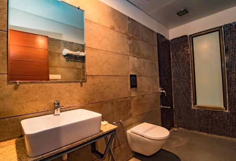 Quarto Triplo Deluxe, Uddhav Vilas A Family
