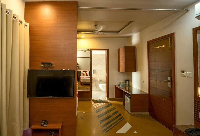 Quarto Triplo Deluxe, Uddhav Vilas A Family