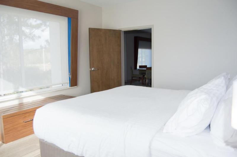 Люкс, Holiday Inn Express Slidell, An Ihg