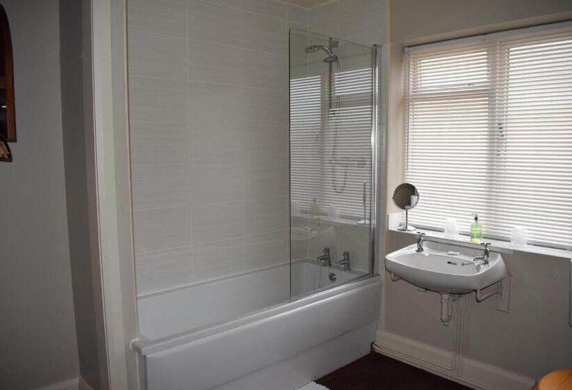 Quarto Estandar, Woolpack Pub & Kitchen