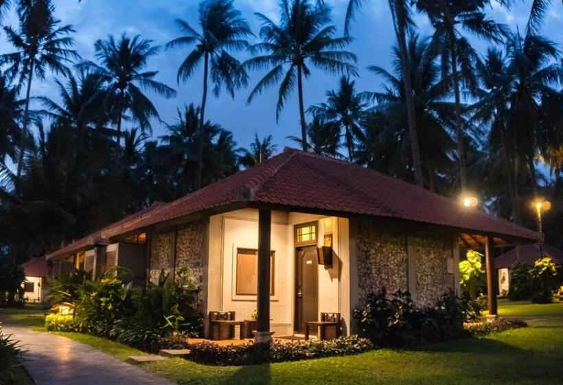 Коттедж Вид на Бассейн, Ketapang Indah