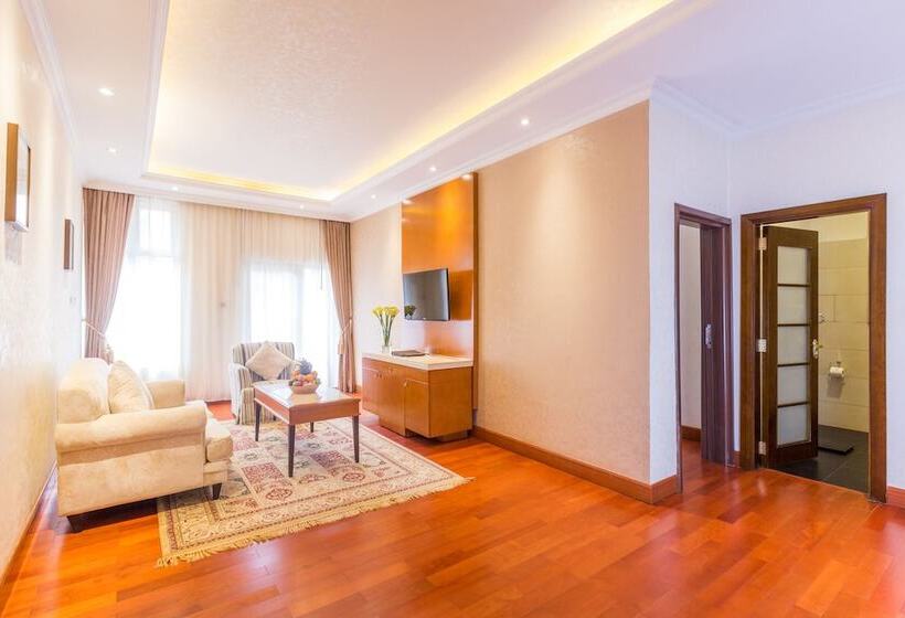 سوییت جونیور, Alba Hotel Meru