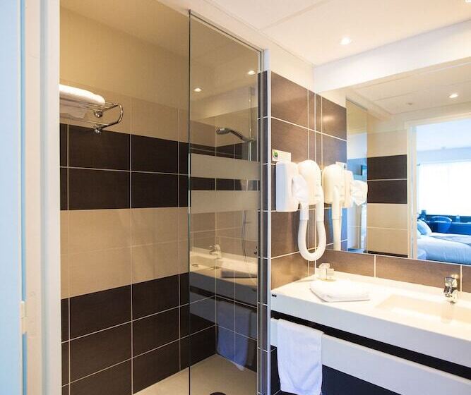 Номер Стандарт Трехместный, Hôtel Restaurant Bel Air Crevin   Axe Rennes Nantes