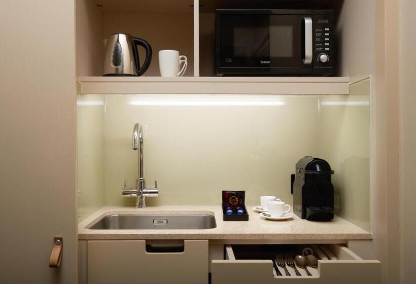 Номер Basic, The Resident Victoria