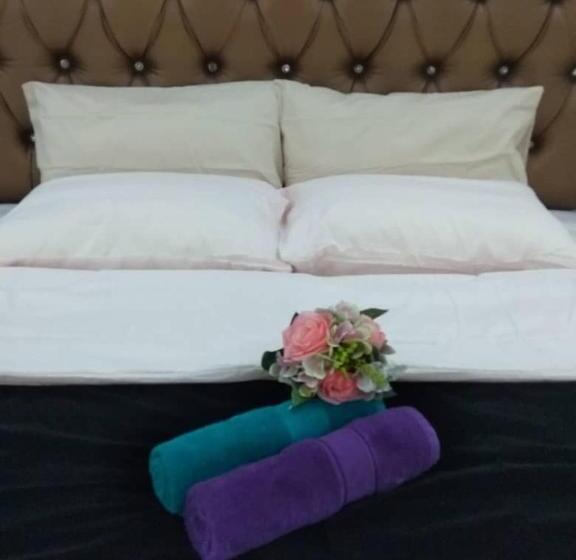 سوییت با چشمانداز استخر, Captain S Cabin Resort   Naval Heritage