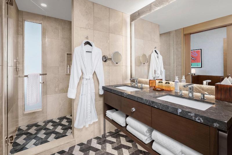 اتاق لوکس سه تخته, V One Vogue