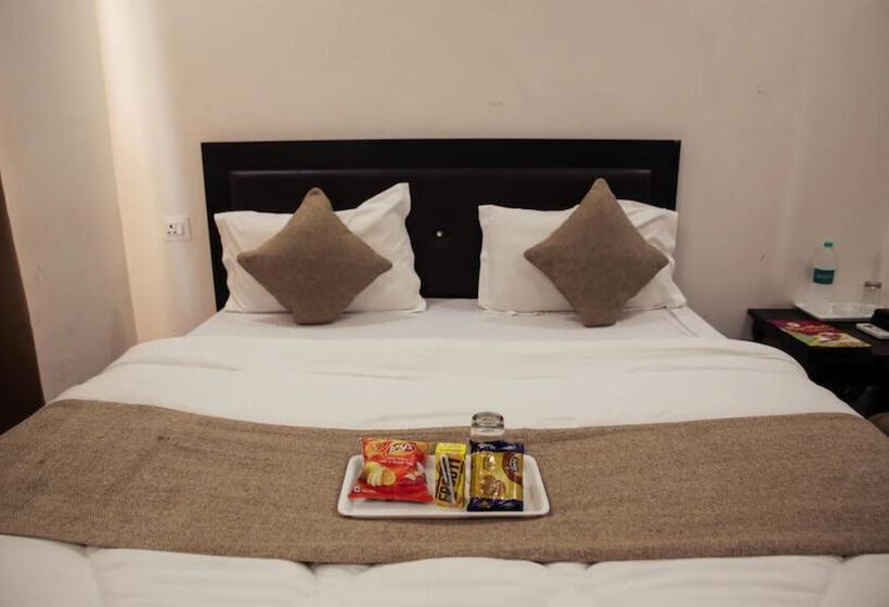 Номер Deluxe, Goroomgo Satya Dehradun
