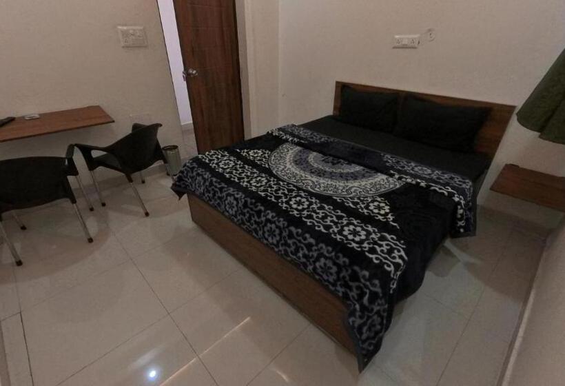 Номер Deluxe Кровать Кинг, Goroomgo Satya Dehradun