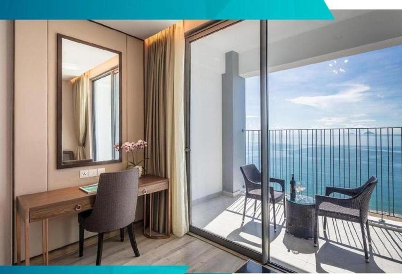 اتاق لوکس با چشم‌انداز دریا, Capital Panorama Apartment