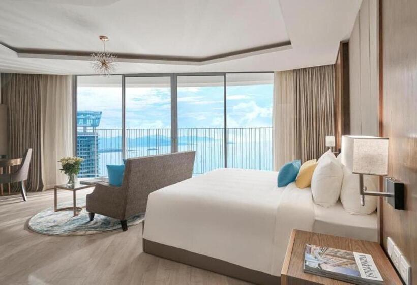 Deluxe Suite Sea View, Capital Panorama Apartment