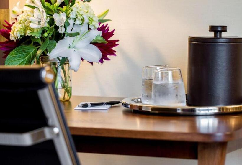 스위트 킹사이즈 침대, Best Western Premier Boulder Falls Inn