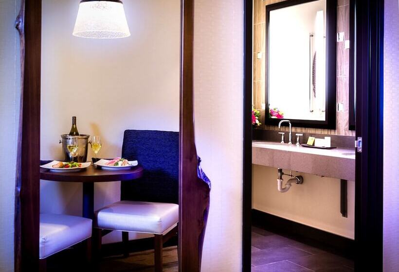 장애인을 위한 스위트, Best Western Premier Boulder Falls Inn