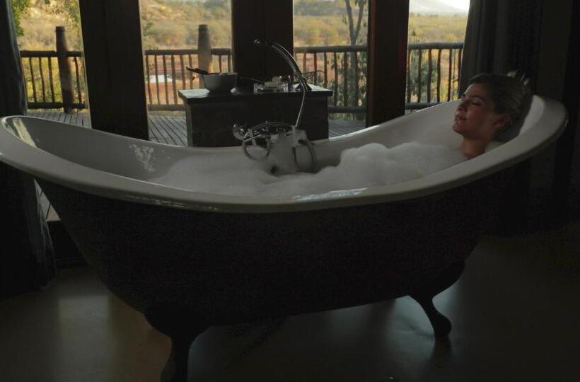 전용 풀장 스위트, Etali Safari Lodge