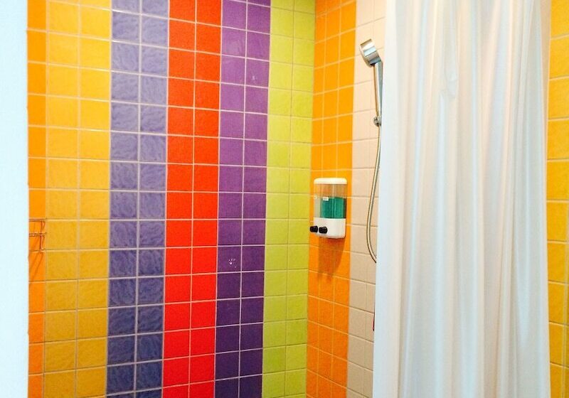 اتاق لوکس, Chic Hostel