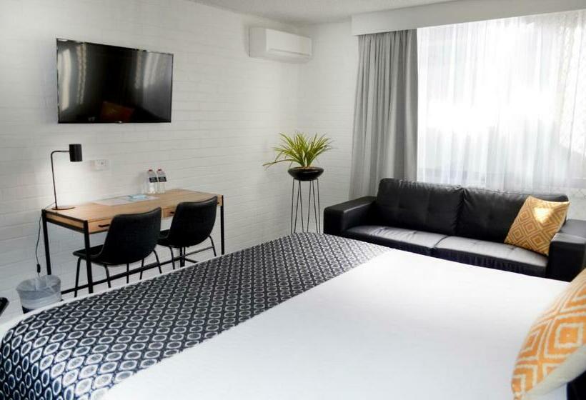 اتاق اجرایی با تخت بزرگ, Orana Motel