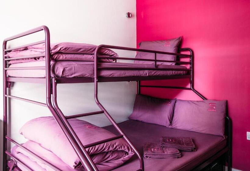 Quarto Triplo Basic, Safestay London Kensington Holland Park