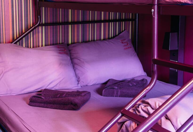 Quarto Quádruplo Estandar, Safestay London Kensington Holland Park