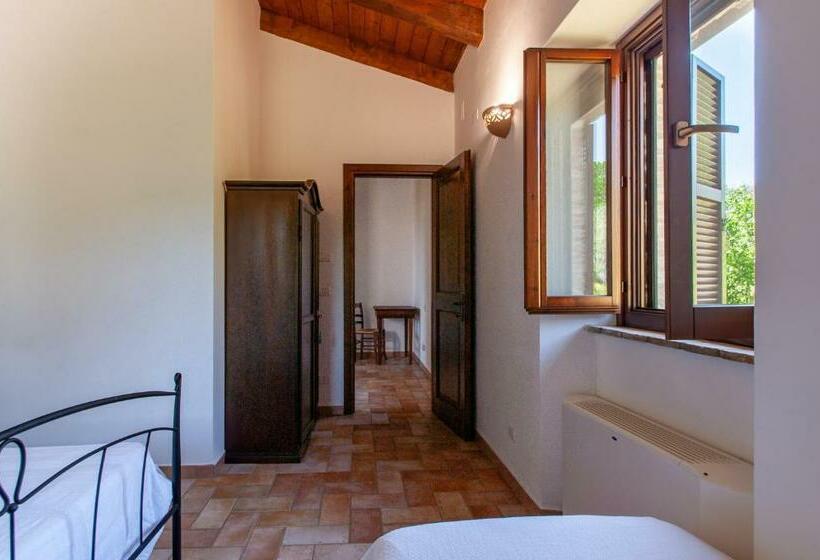 اتاق خانوادگی, Agriturismo La Macinara