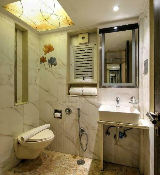 Quarto Estandar, Mumbai House Juhu, Santacruz West, Mumbai