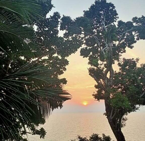 اتاق لوکس با بالکن, Cliff View Bungalows
