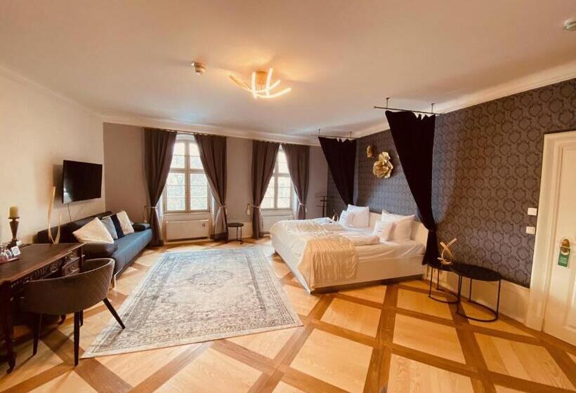Студия Deluxe, Schloss Thurnau