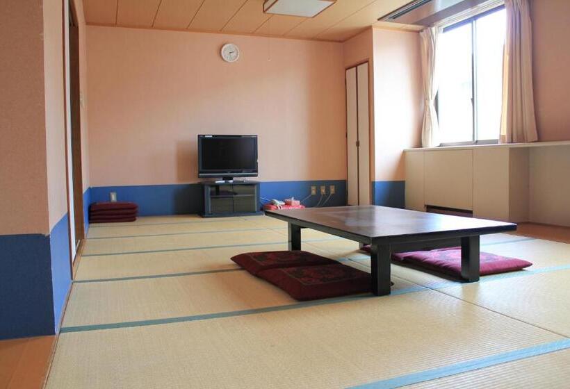Номер Стандарт Четырехместный Совместный Санузел, Osaka International Youth Hostel