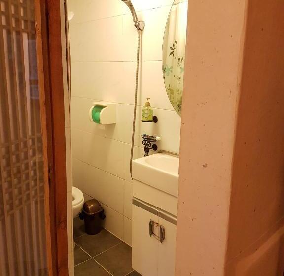 Quarto Triplo Estandar, Gongsimga Hanok Guesthouse