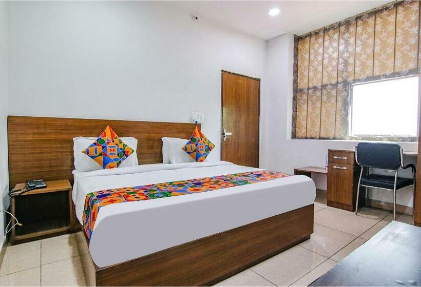 디럭스 룸, Fabhotel The Orient