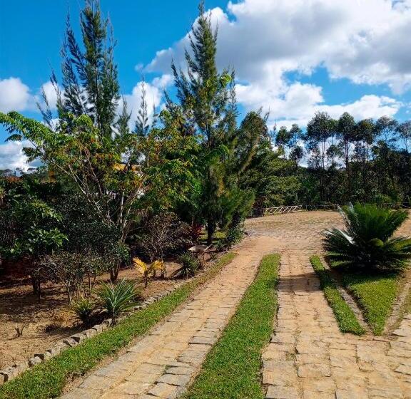 Standardrum, Andasibe Sifaka Lodge