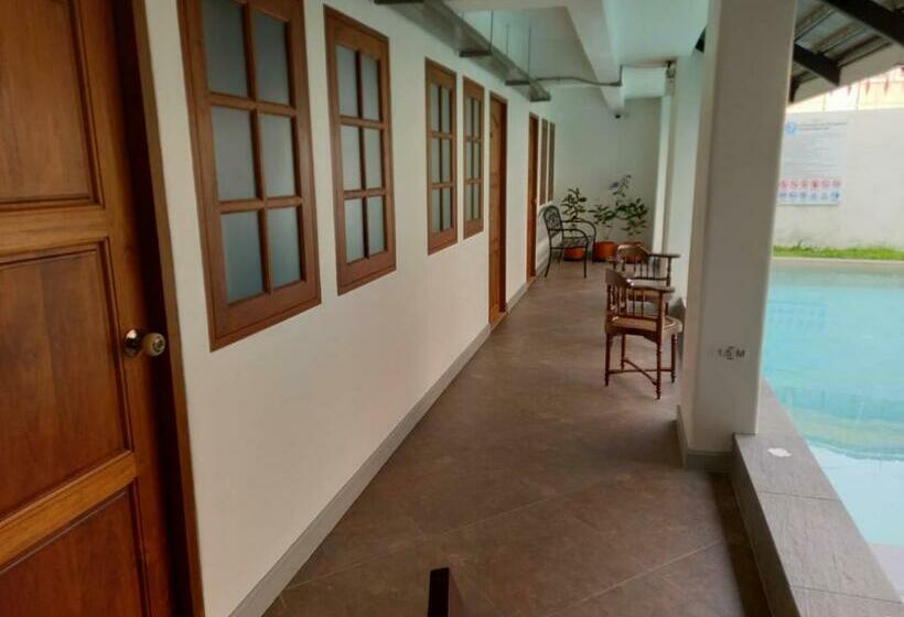חדר סטנדרט נוף לבריכה, Valentier Cafe And