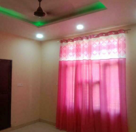 اتاق کلاسیک سه تخته, Oyo 81141 Mangal Bhawan