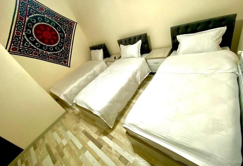 اتاق ساده سه‌ نفره, Old City Guest House