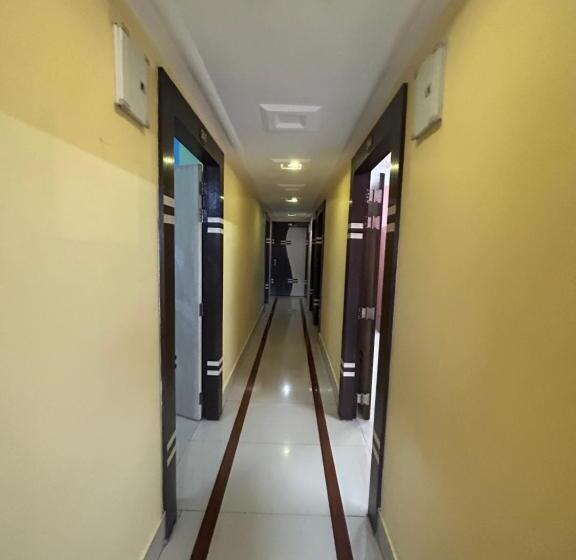 اتاق لوکس با چشم‌انداز شهر, Roop Amrit Guest House