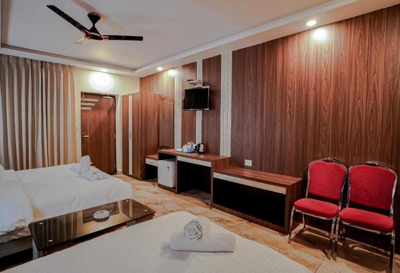 Трехместный Номер Deluxe, Holiday Beach Resort !! Beach Distance 50 Mts !!