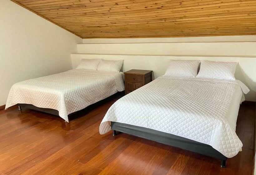 带2个双人床的标准工作室, Hospedaje Casa Lola