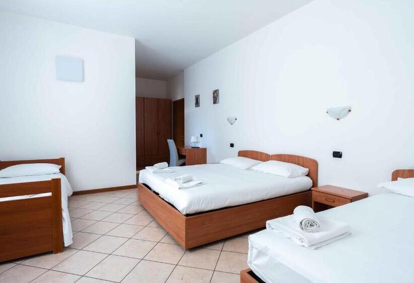 Четырехместный Номер Стандарт, Wayco Rooms