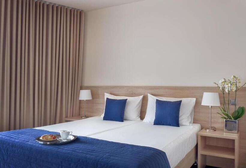 Quarto Estandar Individual, Molo