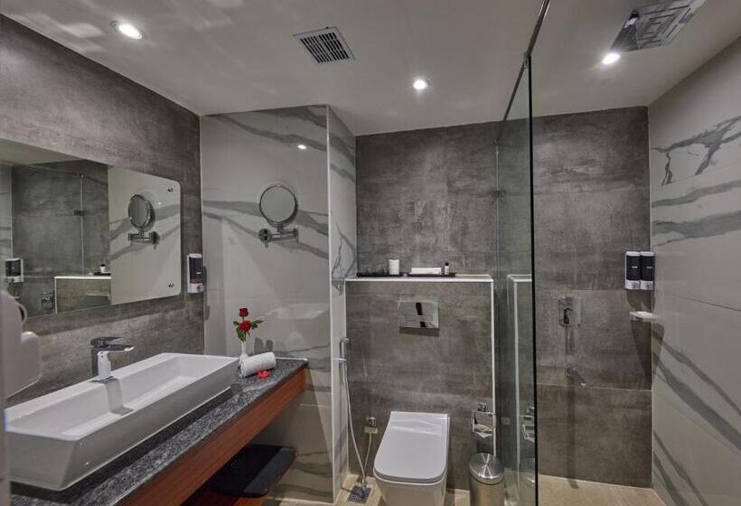 Люкс, Golden Tulip Tirupati