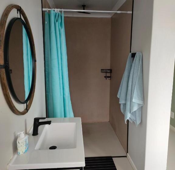 Quarto Estandar Vista Mar, Cove Rock Stay