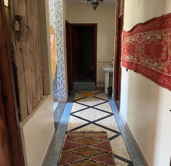 Апартаменты 3 Спальни, Emallayan Hostel