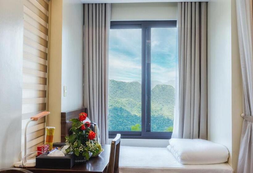 اتاق لوکس با بالکن, Central Hills Puluong Resort