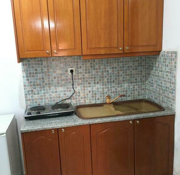 اتاق خانوادگی, Romeo’s Guest House 2