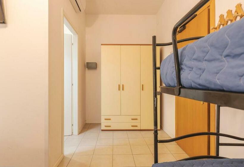 Chambre Economy, Clift