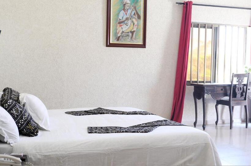 سوییت با چشم‌انداز باغ, Residence Madiba