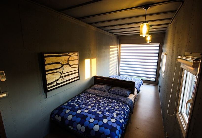 اتاق استاندارد چهار تخته, Cape 42 Hotel Ill