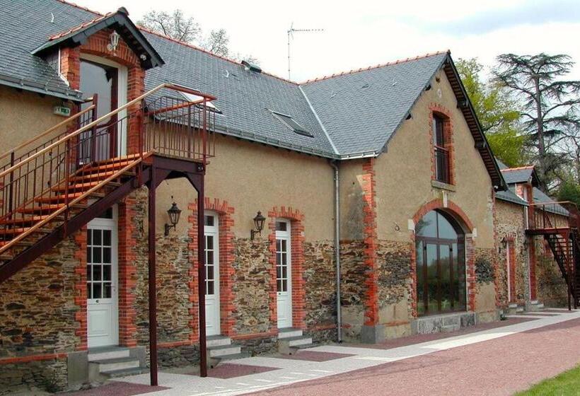 Номер Стандарт, Anjou Golf And Country Club