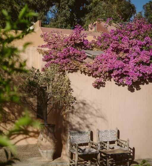 Quarto Deluxe, Dar Maktoub