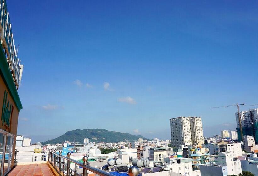 Deluxe Triple Room Sea View, Green