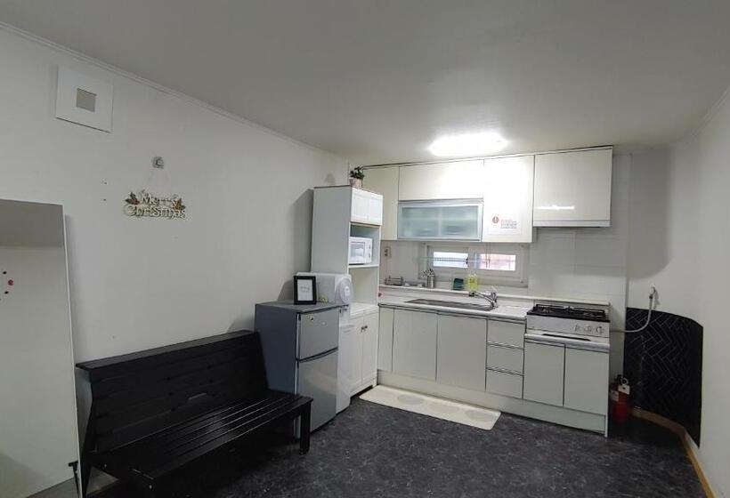 חדר משפחתי, 1012 House Namsan 외국인전용